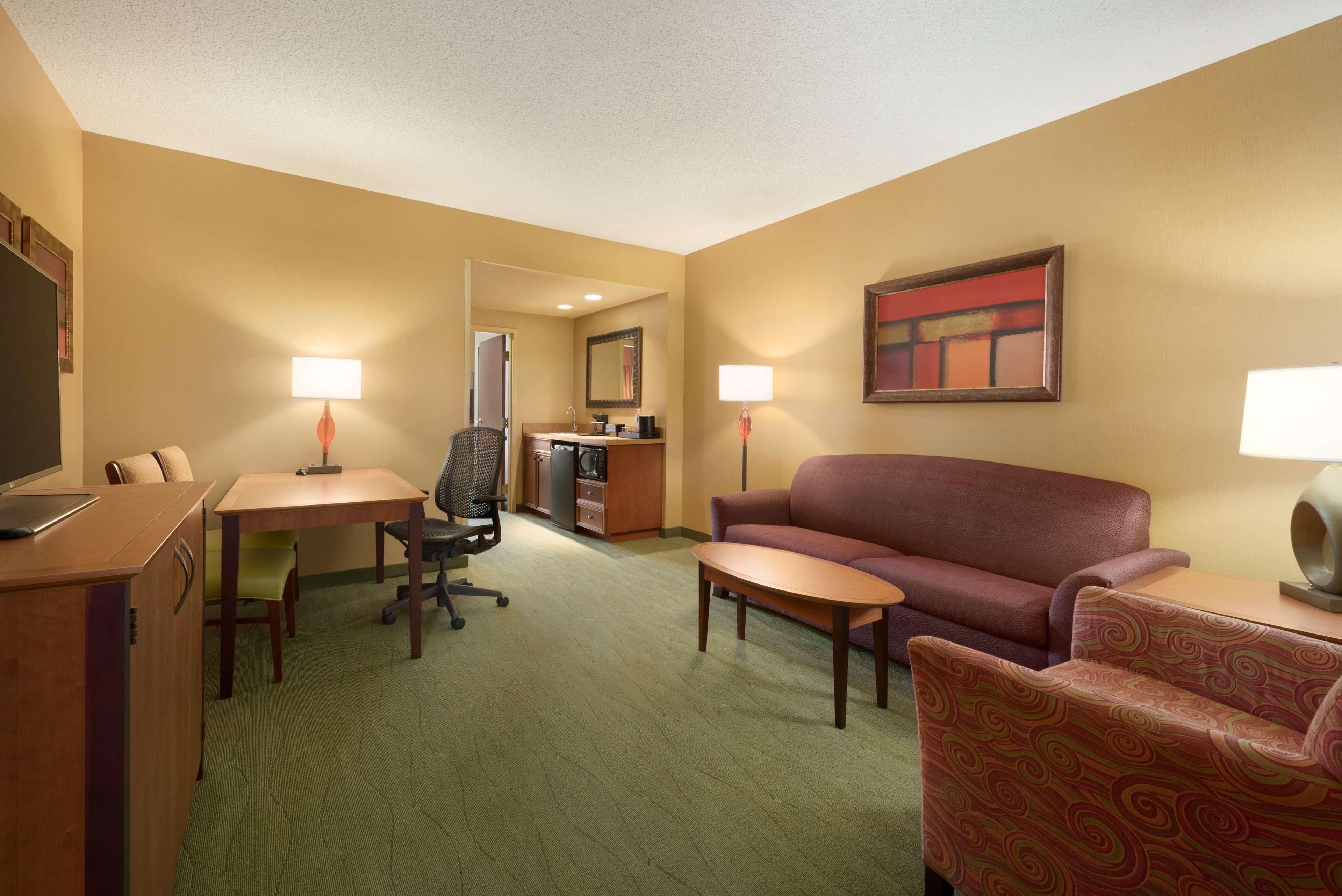 Embassy Suites East Peoria Hotel And Riverfront Conference Center Eksteriør billede
