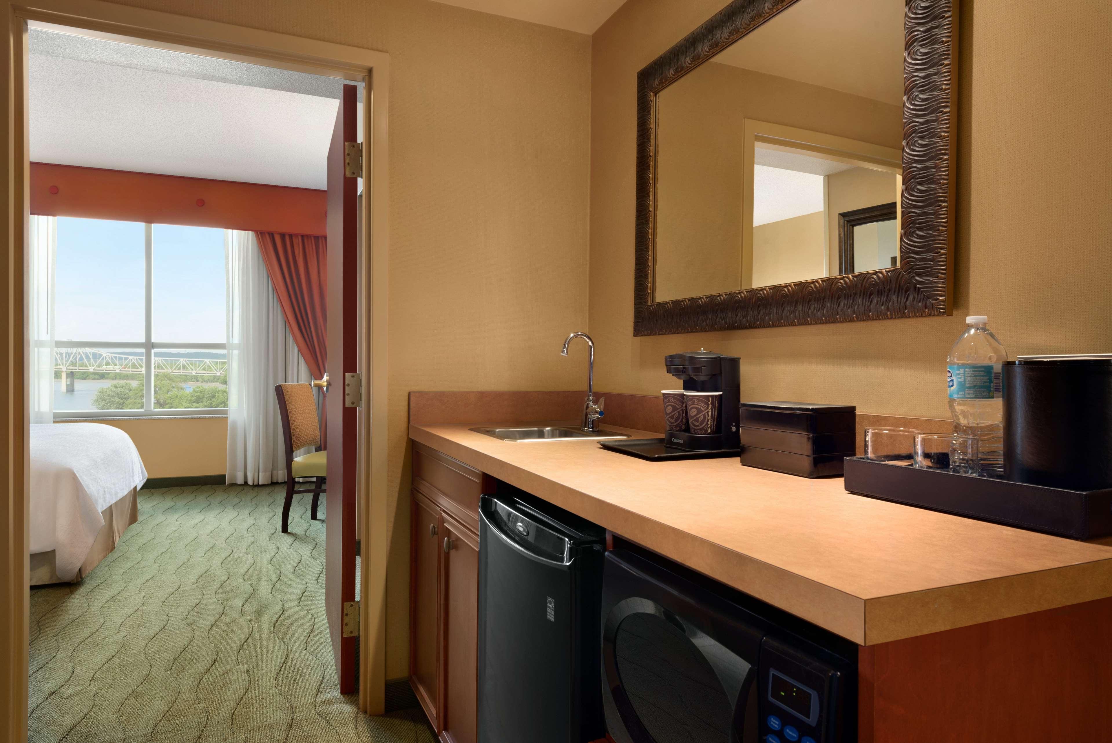 Embassy Suites East Peoria Hotel And Riverfront Conference Center Eksteriør billede