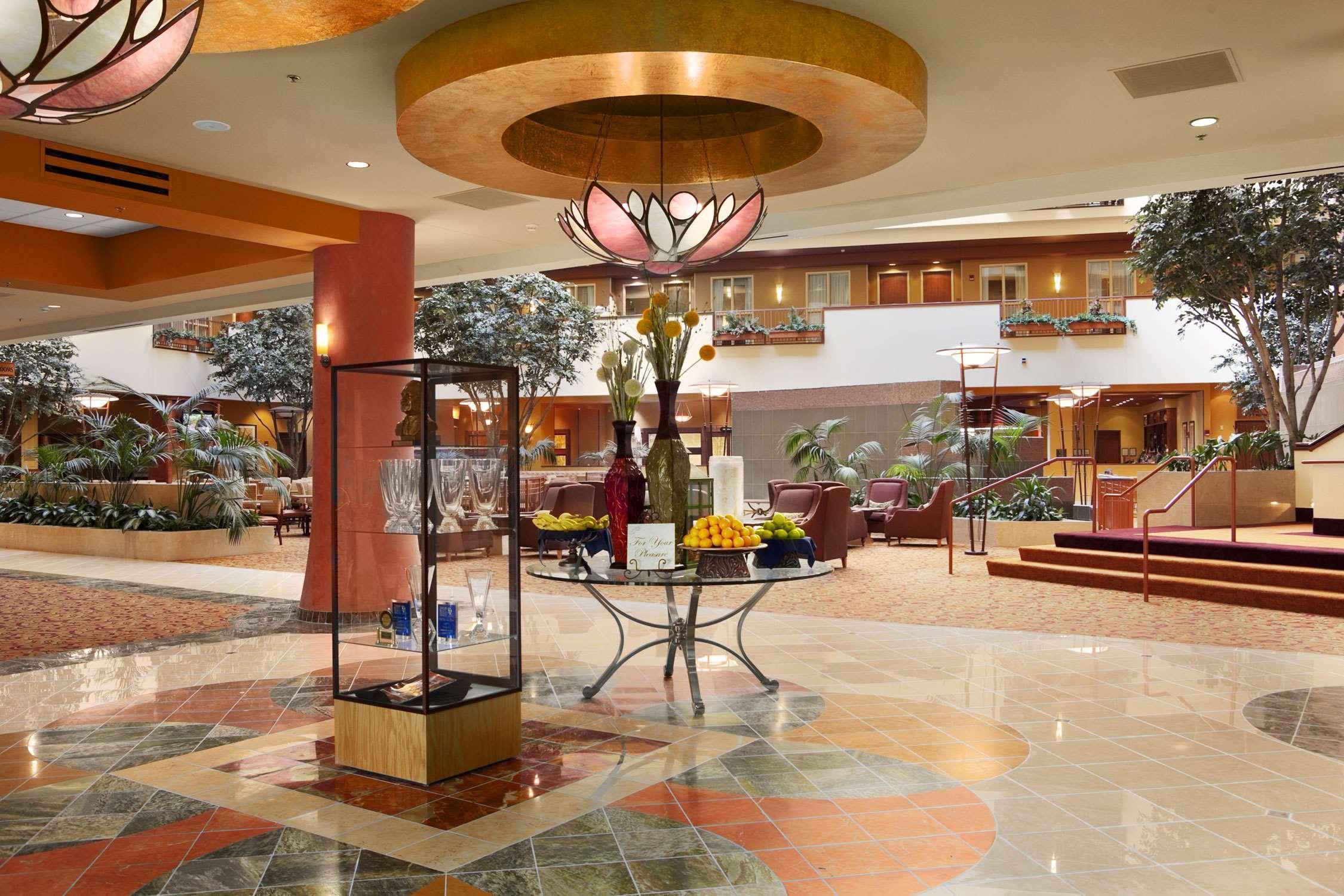 Embassy Suites East Peoria Hotel And Riverfront Conference Center Interiør billede