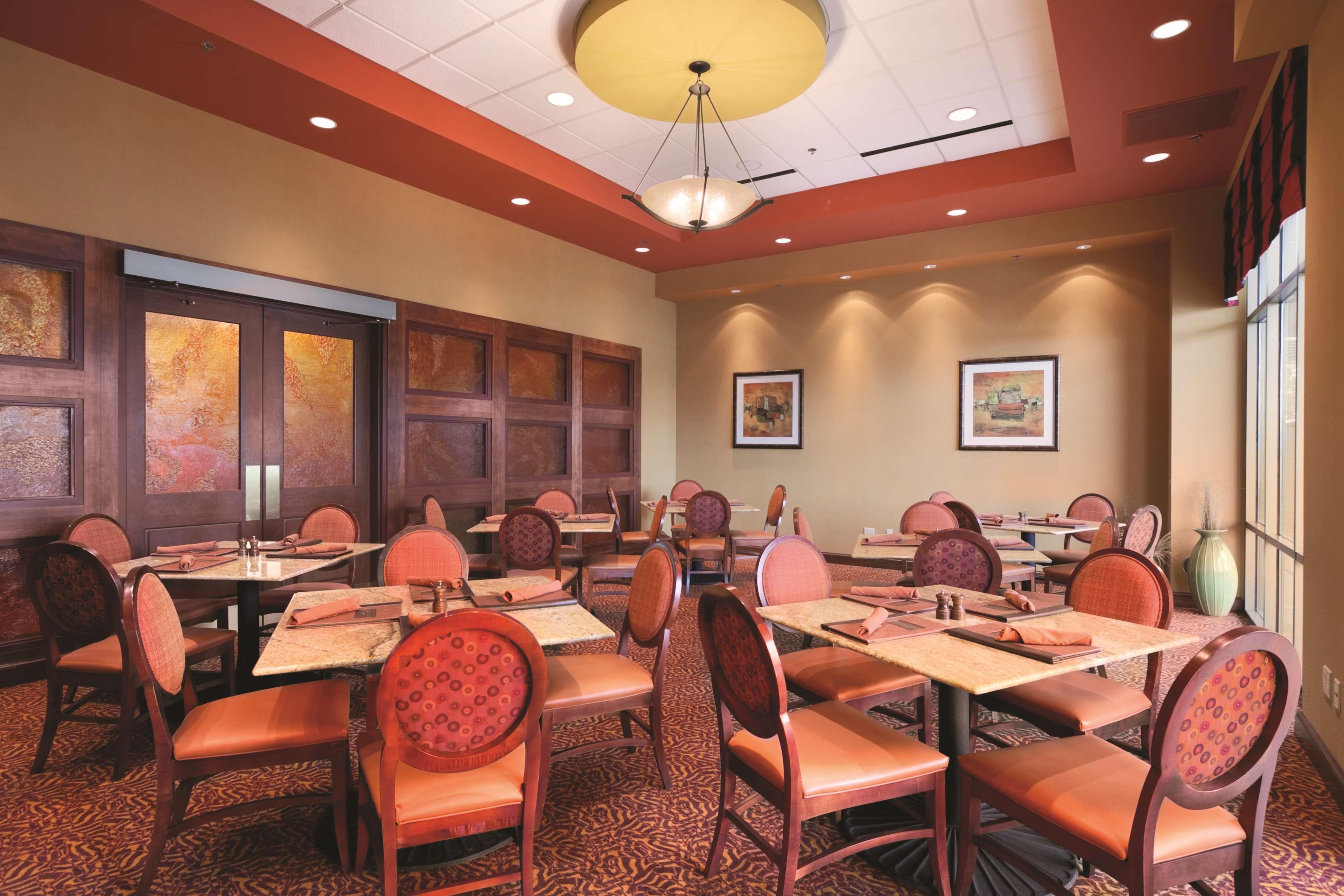 Embassy Suites East Peoria Hotel And Riverfront Conference Center Restaurant billede