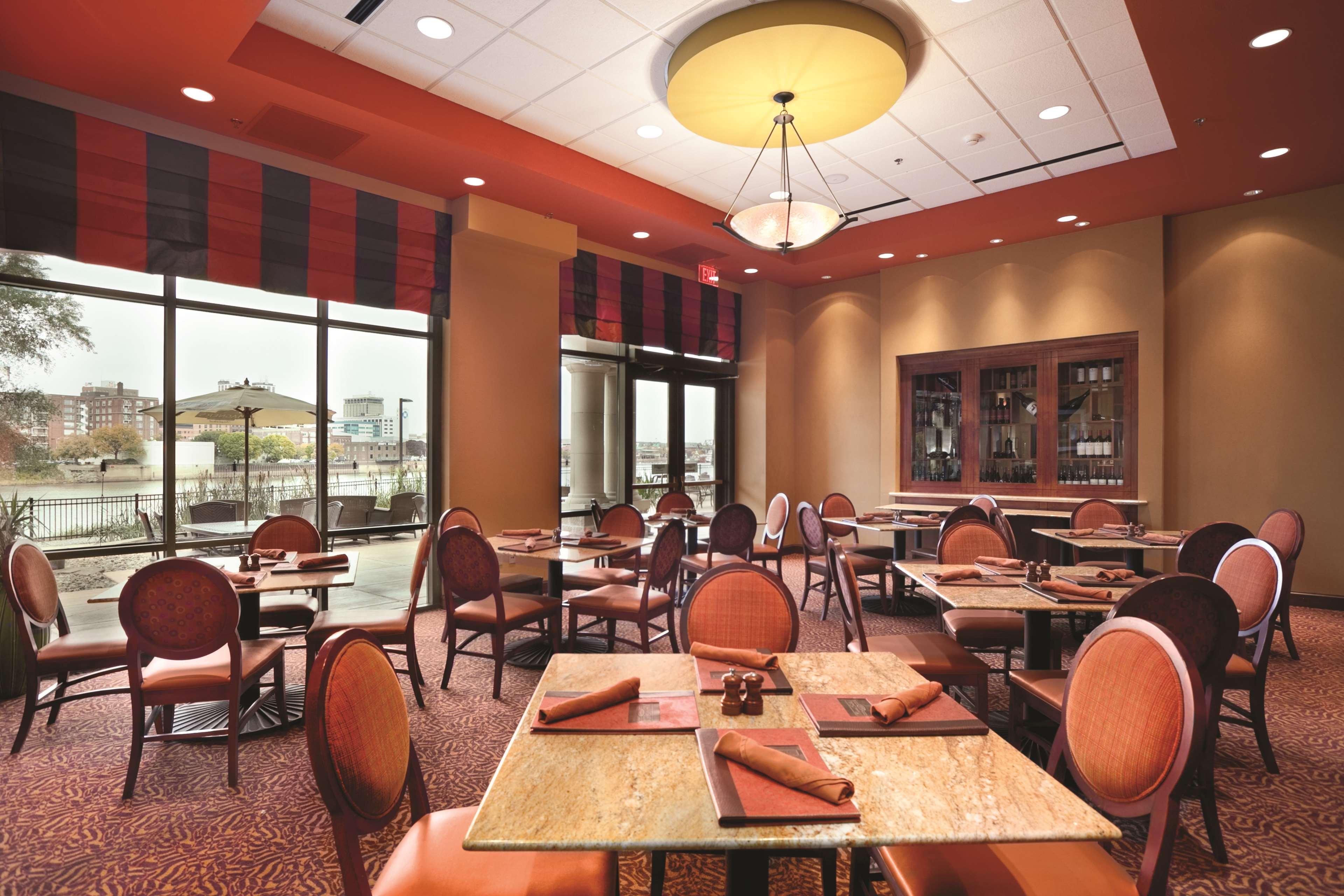 Embassy Suites East Peoria Hotel And Riverfront Conference Center Restaurant billede