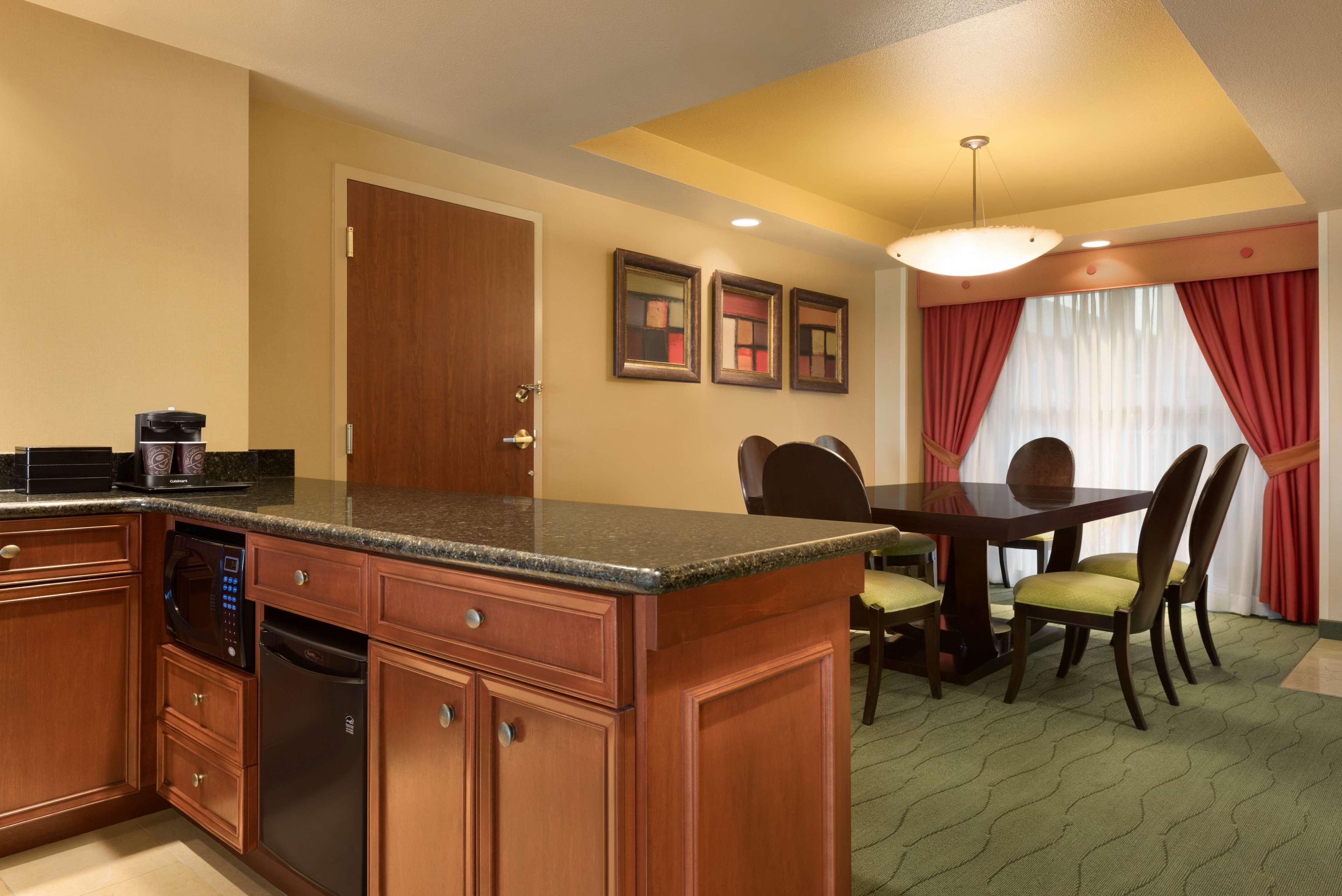 Embassy Suites East Peoria Hotel And Riverfront Conference Center Eksteriør billede