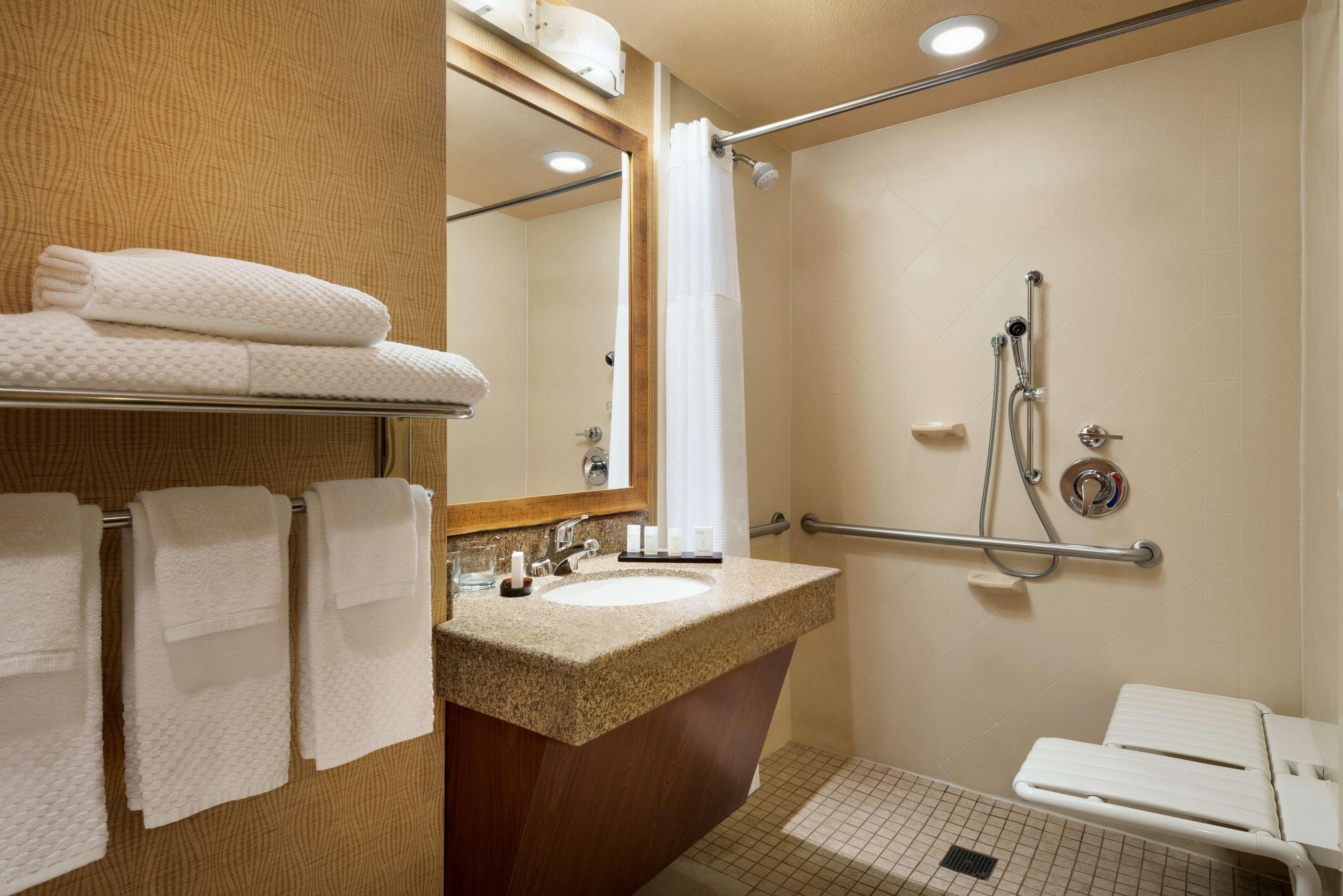 Embassy Suites East Peoria Hotel And Riverfront Conference Center Eksteriør billede