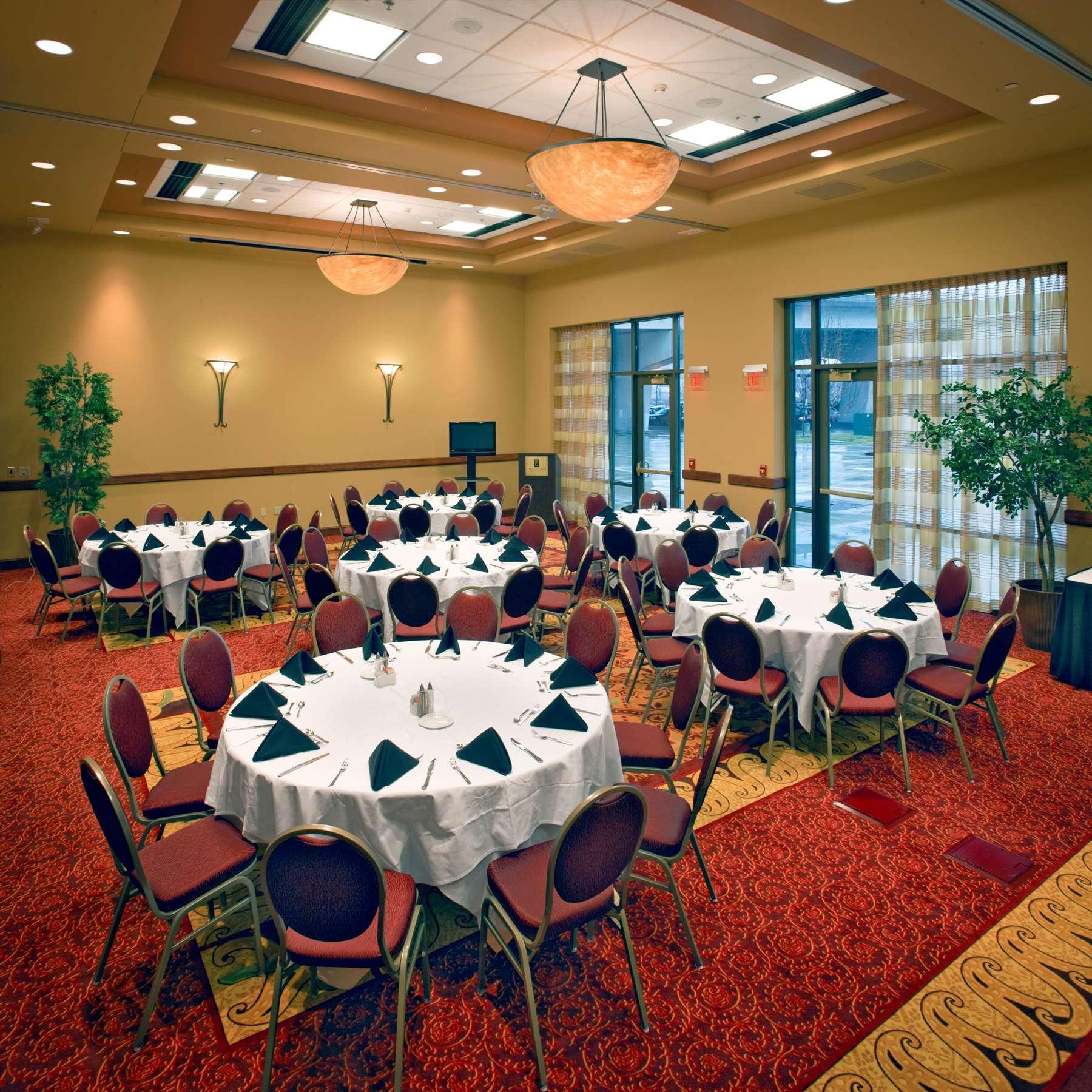 Embassy Suites East Peoria Hotel And Riverfront Conference Center Eksteriør billede