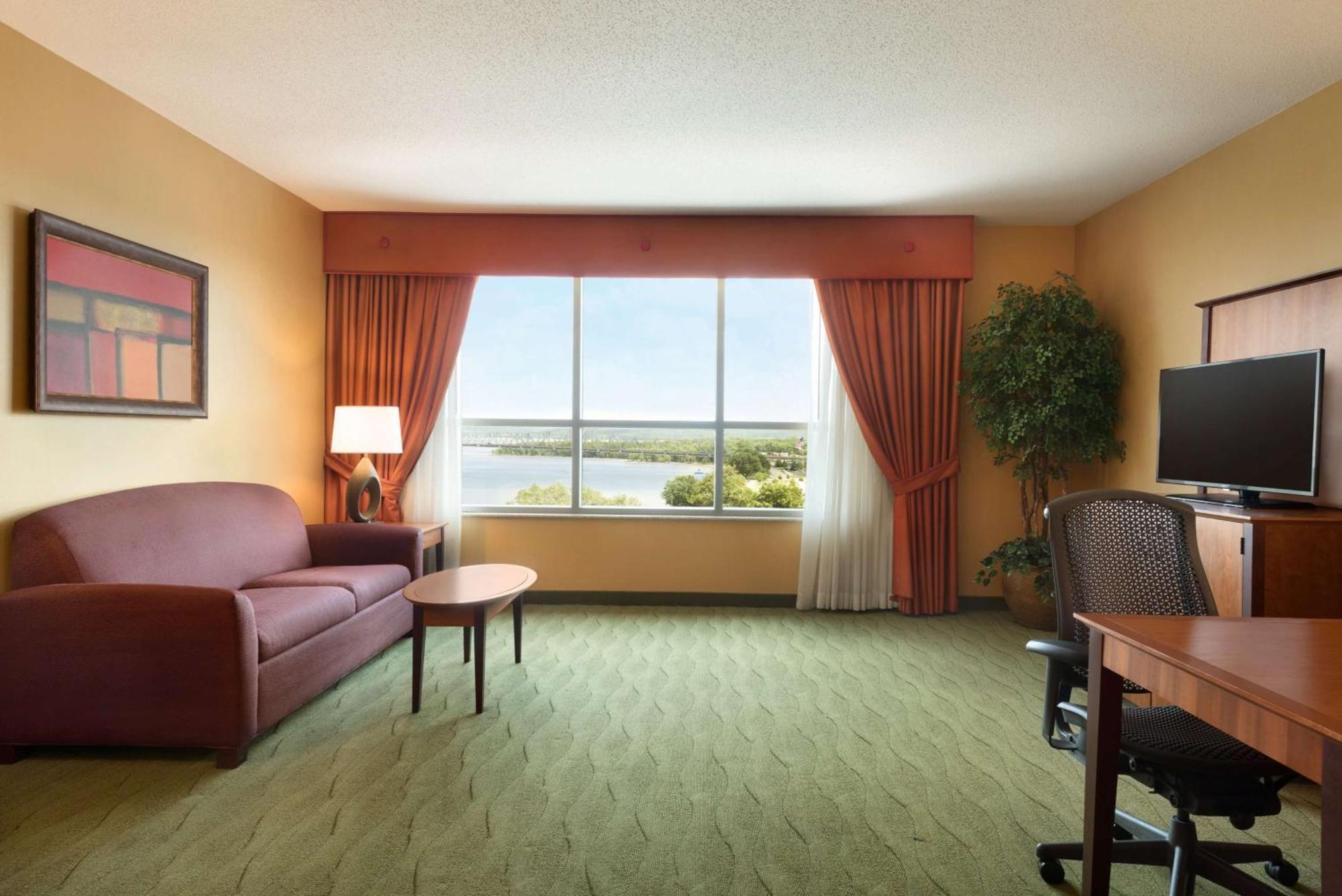 Embassy Suites East Peoria Hotel And Riverfront Conference Center Eksteriør billede